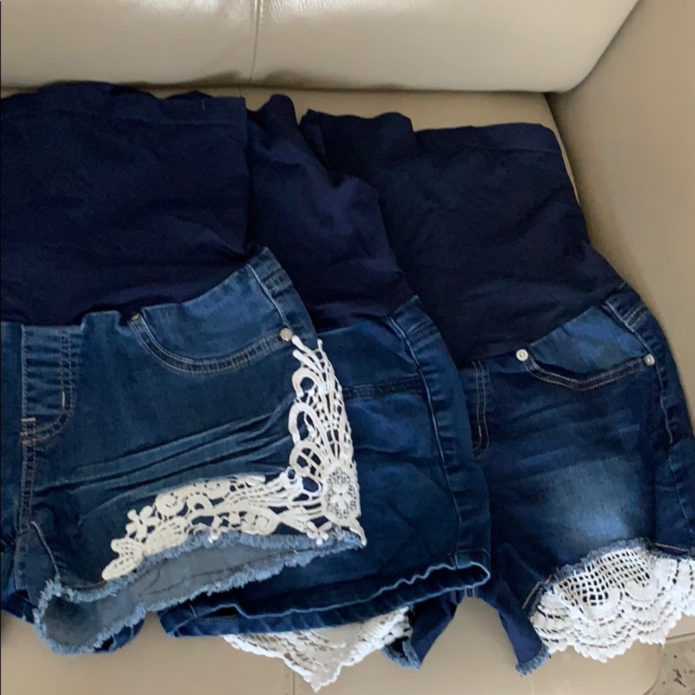 Maternity- set of 3 shorts and one top